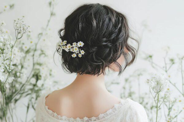 Coiffures mariage invitée avec des marguerites